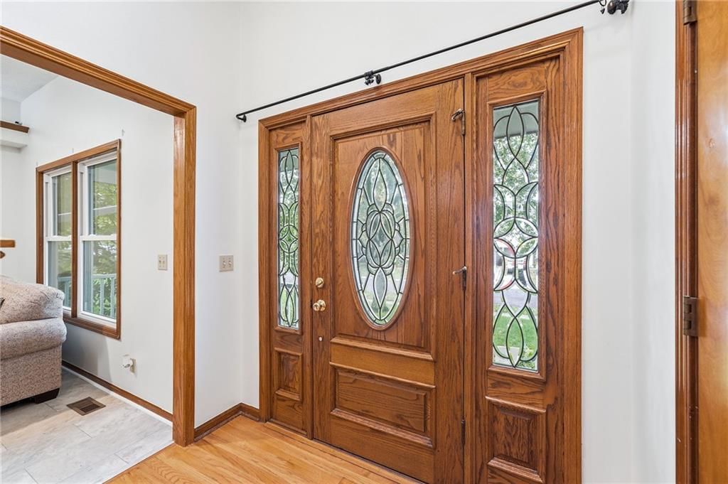 Photo 6 of 42 - 15821 Horton Court, Overland Park, KS 66223