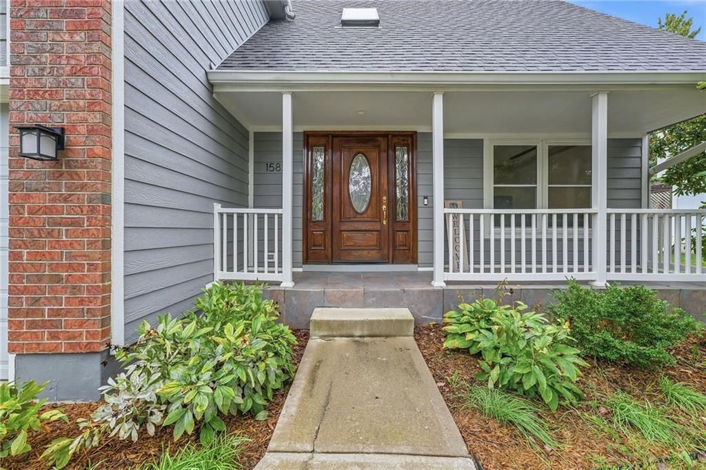 Photo 4 of 42 - 15821 Horton Court, Overland Park, KS 66223