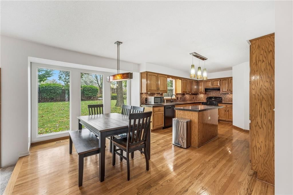 Photo 10 of 42 - 15821 Horton Court, Overland Park, KS 66223
