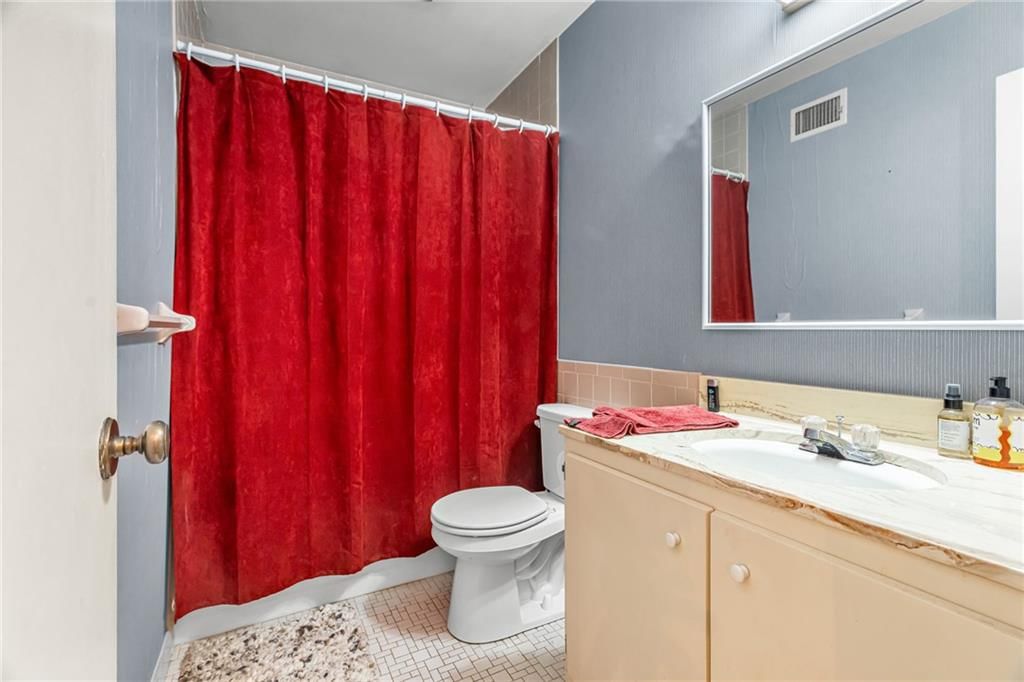 Photo 10 of 21 - 4511 Headwood Drive #10, Kansas City, MO 64111