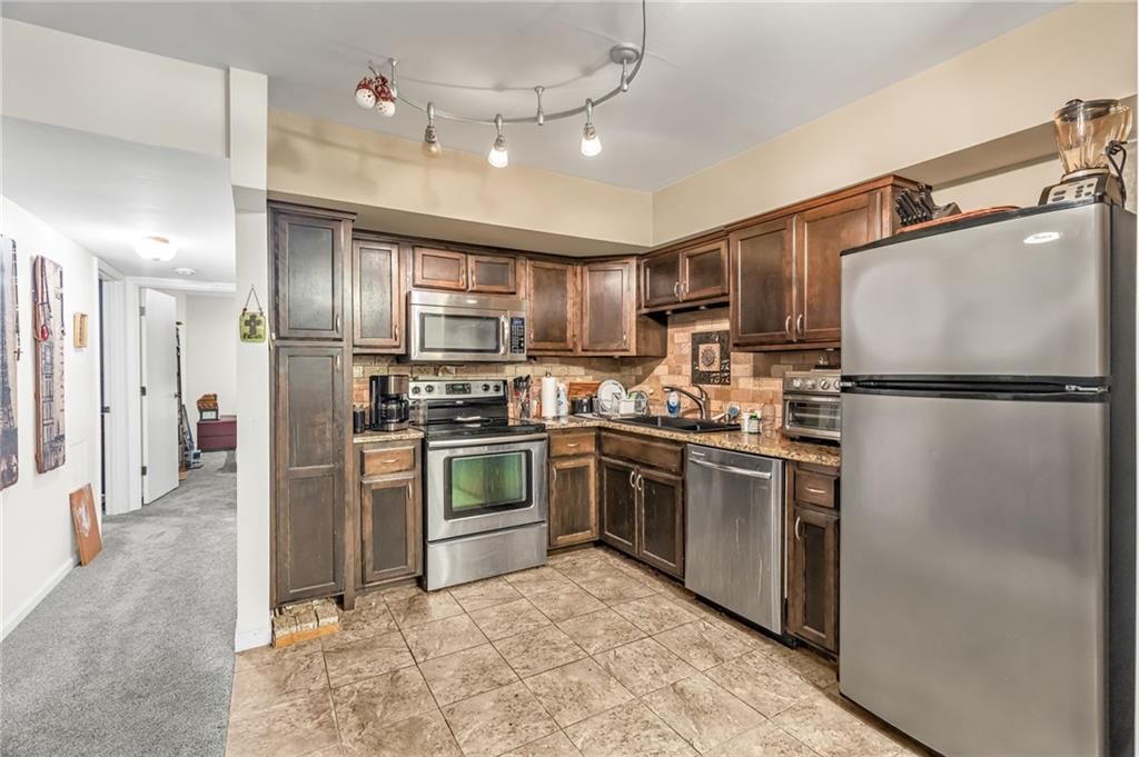 4511 Headwood Drive, Kansas City, MO: listing photo 3