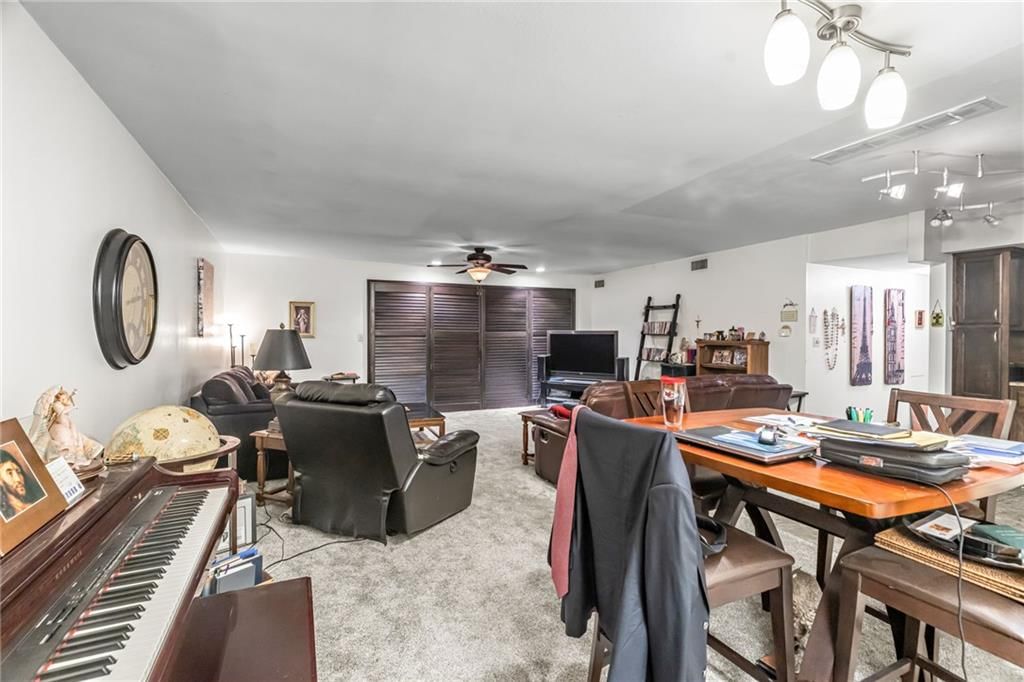 Photo 7 of 21 - 4511 Headwood Drive #10, Kansas City, MO 64111