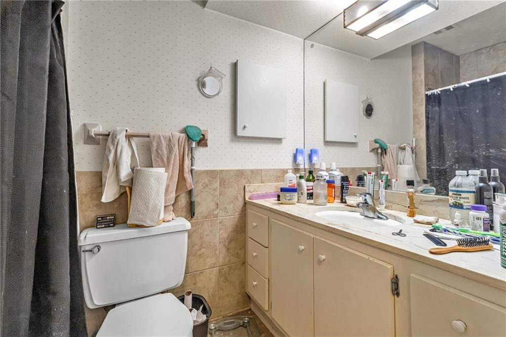 Photo 15 of 21 - 4511 Headwood Drive #10, Kansas City, MO 64111