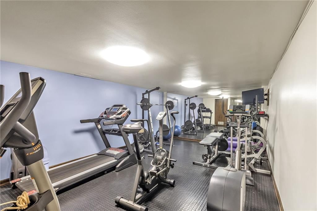 Photo 14 of 21 - 4511 Headwood Drive #10, Kansas City, MO 64111