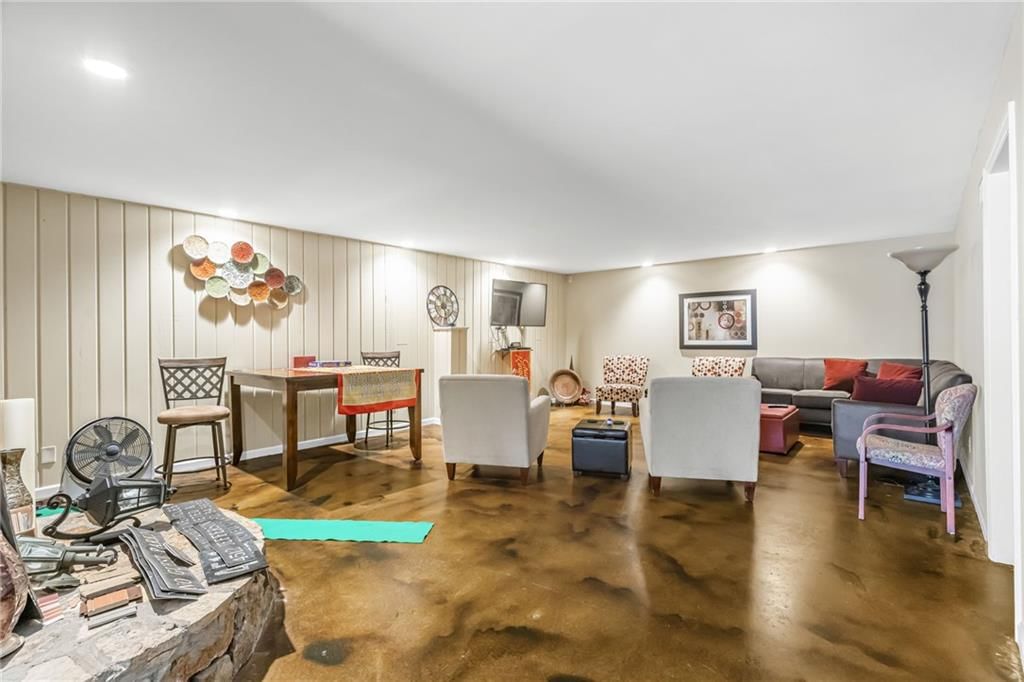 Photo 13 of 21 - 4511 Headwood Drive #10, Kansas City, MO 64111