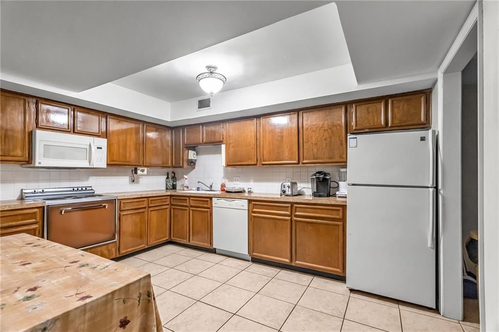 Photo 19 of 21 - 4511 Headwood Drive #10, Kansas City, MO 64111
