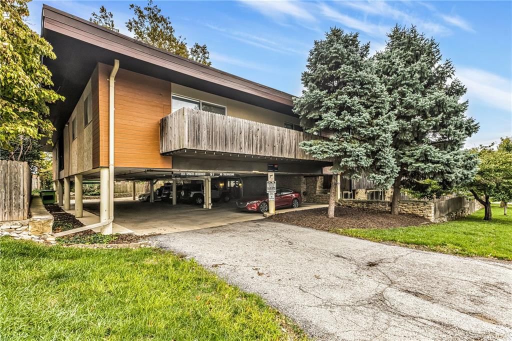 Photo 20 of 21 - 4511 Headwood Drive #10, Kansas City, MO 64111