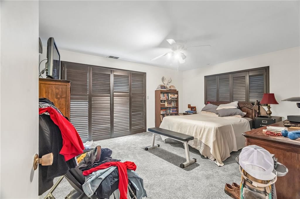 Photo 8 of 21 - 4511 Headwood Drive #10, Kansas City, MO 64111
