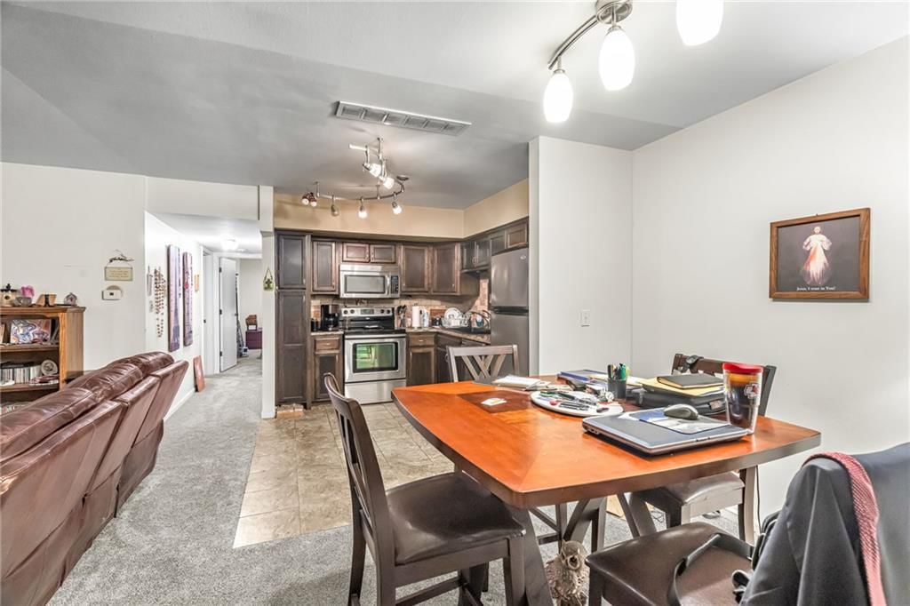 Photo 5 of 21 - 4511 Headwood Drive #10, Kansas City, MO 64111