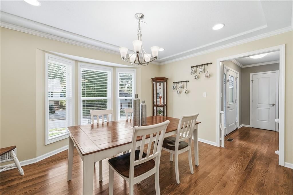 Photo 17 of 38 - 800 SW Savannah Drive, Lee's Summit, MO 64081