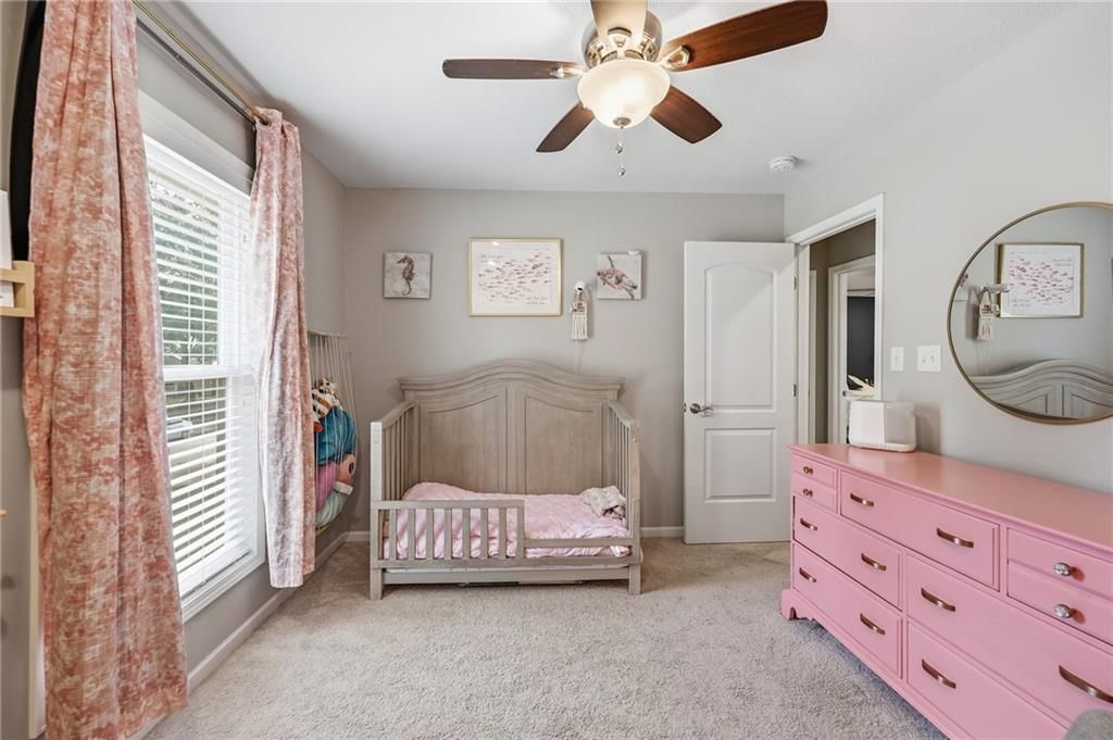 Photo 23 of 38 - 800 SW Savannah Drive, Lee's Summit, MO 64081