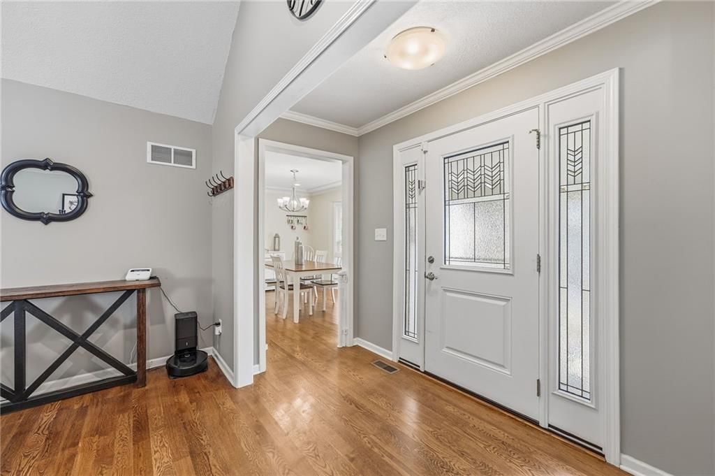 Photo 9 of 38 - 800 SW Savannah Drive, Lee's Summit, MO 64081