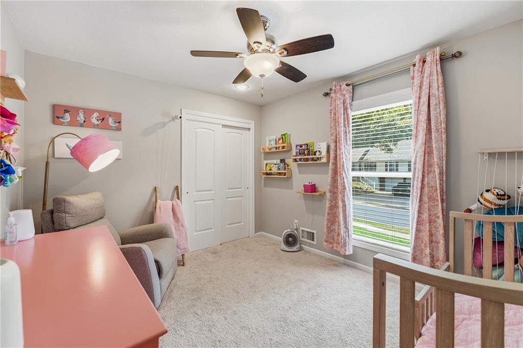Photo 24 of 38 - 800 SW Savannah Drive, Lee's Summit, MO 64081