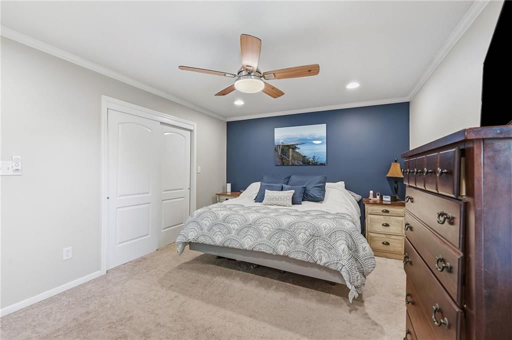 Photo 20 of 38 - 800 SW Savannah Drive, Lee's Summit, MO 64081