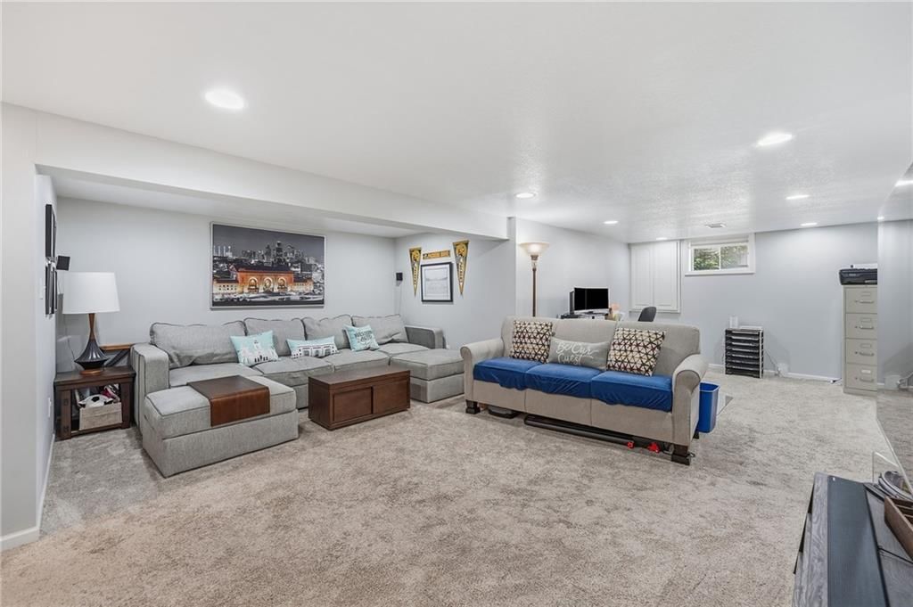 Photo 29 of 38 - 800 SW Savannah Drive, Lee's Summit, MO 64081