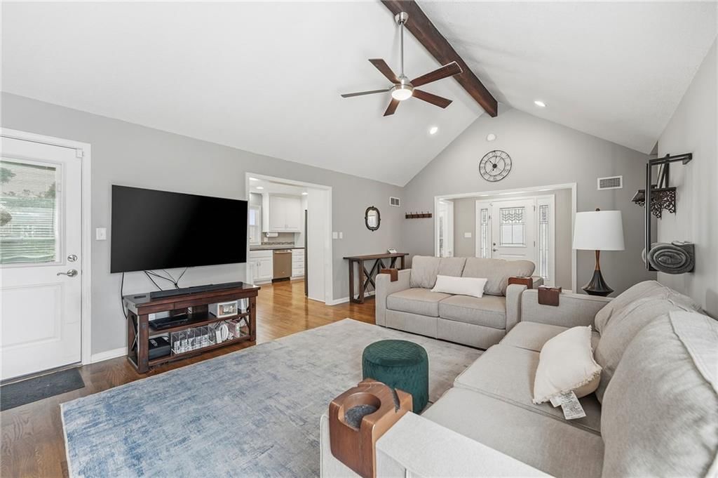 Open floor plan at 800 SW Savannah Drive, Lee's Summit, MO 64081