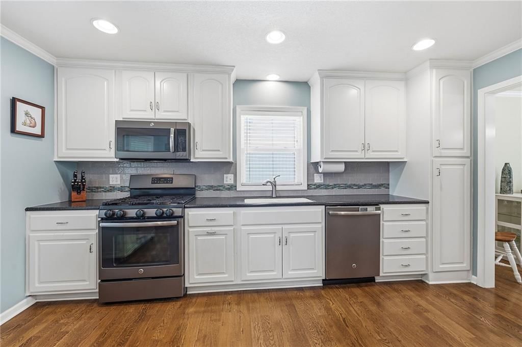 800 SW Savannah Drive, Lee's Summit, MO: listing photo 3