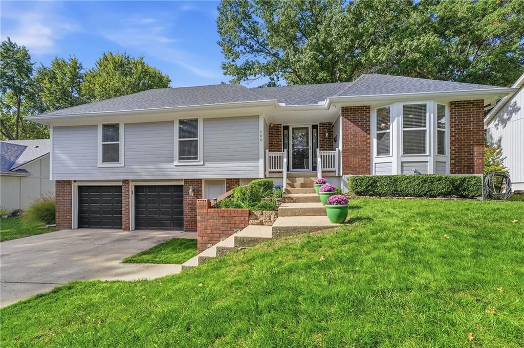 800 SW Savannah Drive, Lee's Summit, MO