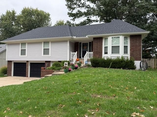 800 SW Savannah Drive, Lee's Summit, MO