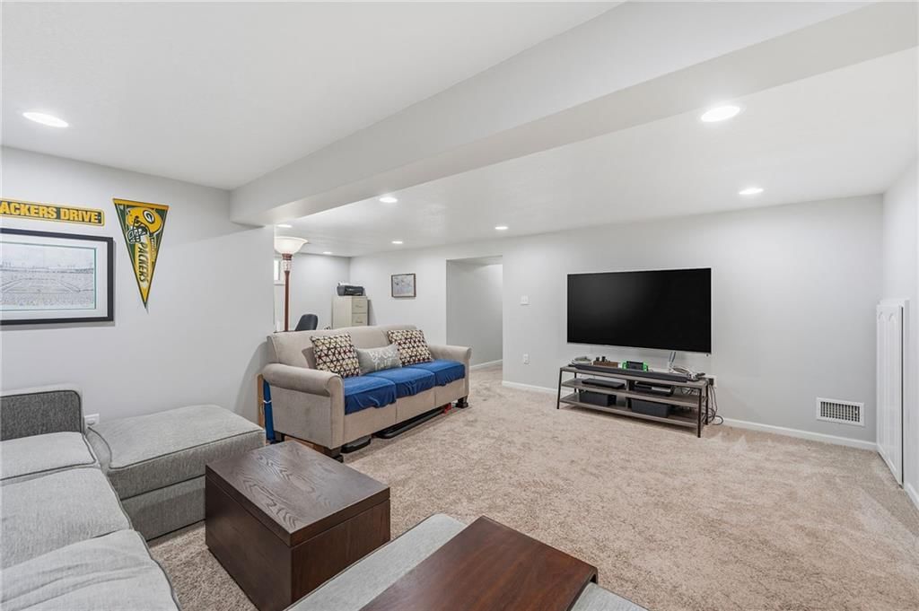 Finished basement at 800 SW Savannah Drive, Lee's Summit, MO 64081