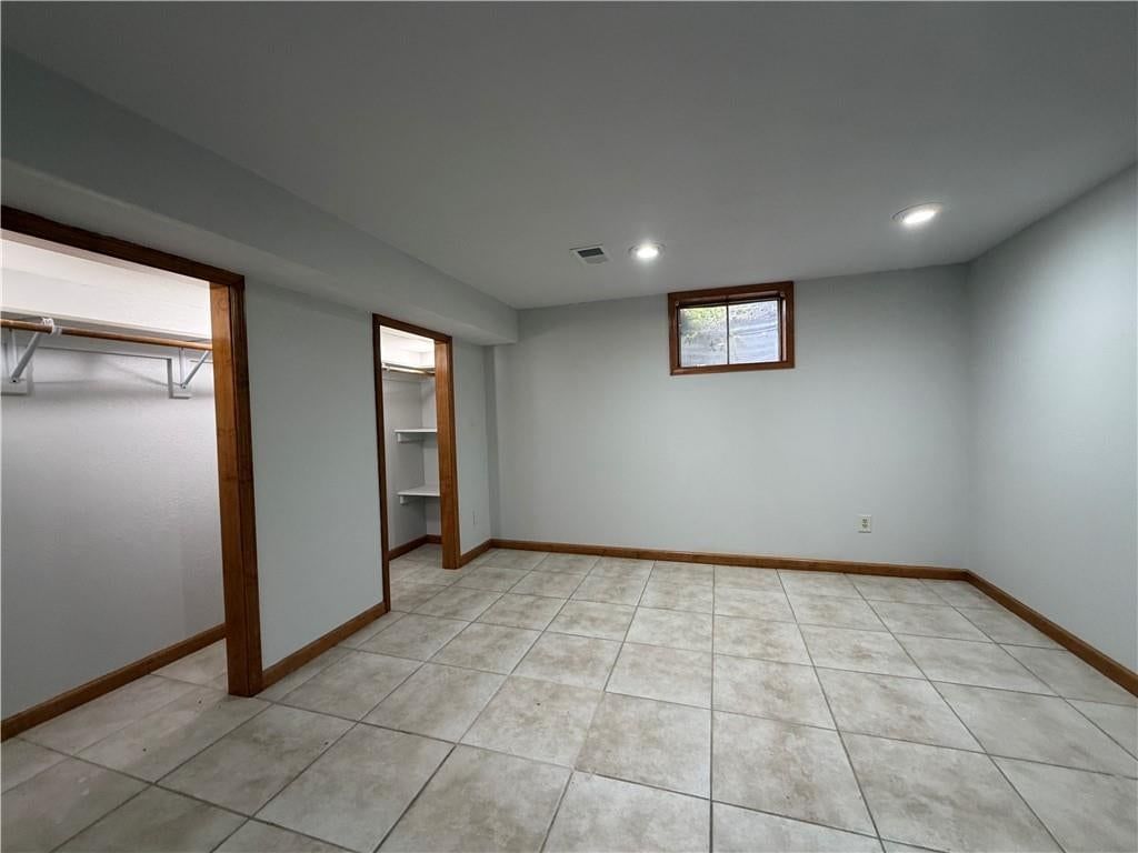 Photo 15 of 21 - 1305 Farview Drive, Independence, MO 64056