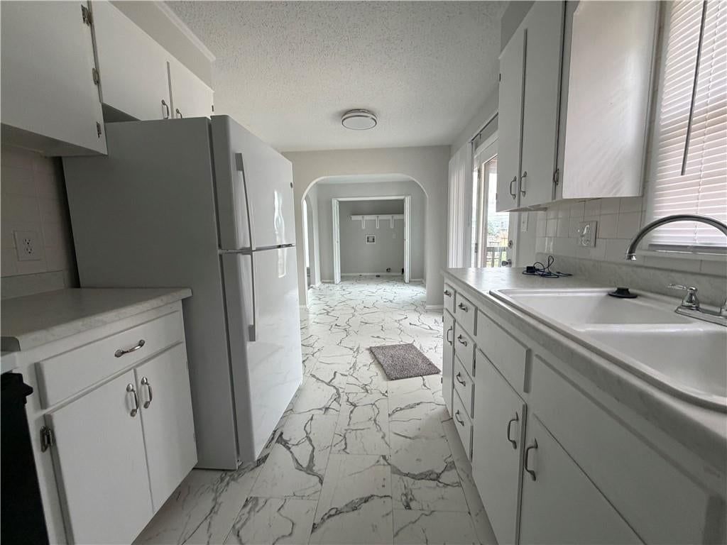 Photo 18 of 21 - 1305 Farview Drive, Independence, MO 64056