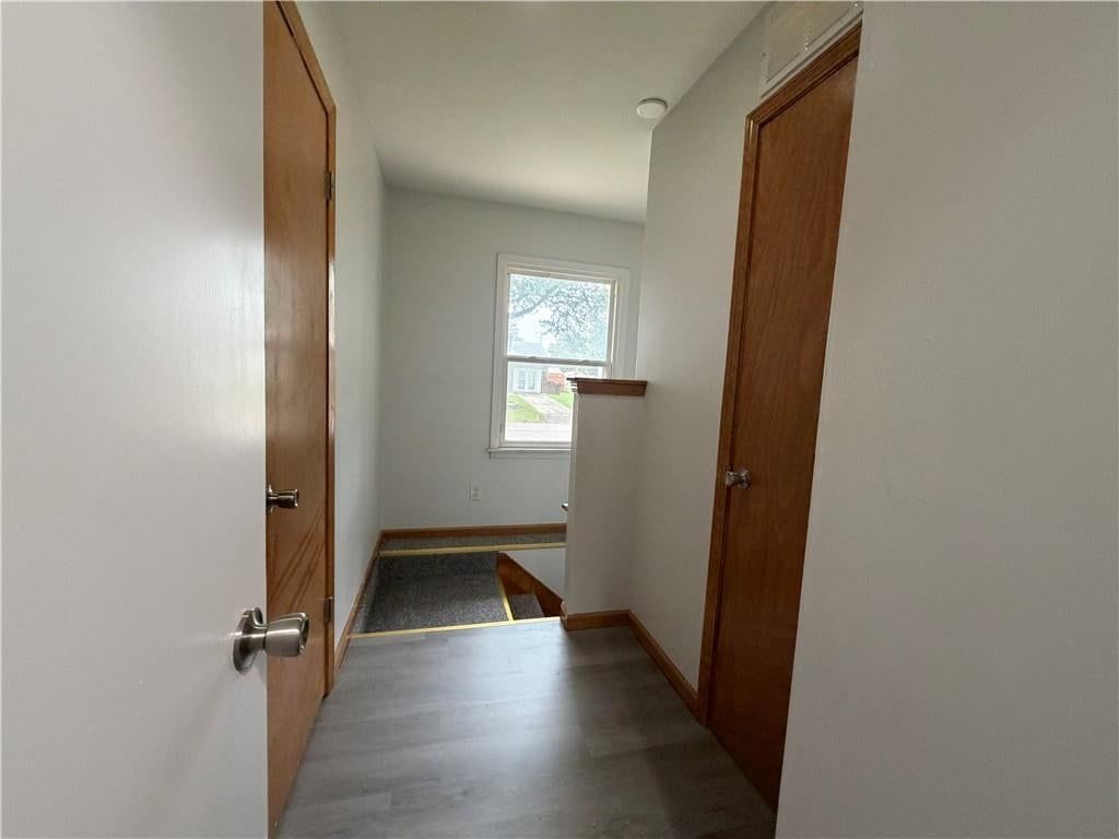 Photo 6 of 21 - 1305 Farview Drive, Independence, MO 64056