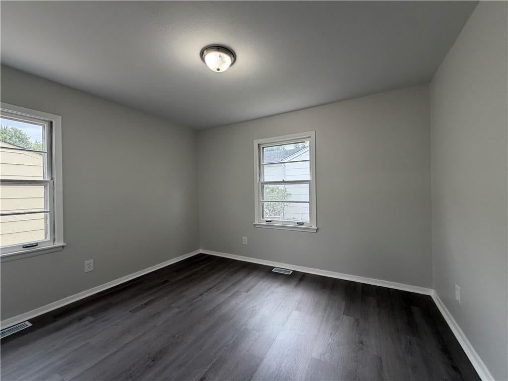 Photo 8 of 21 - 1305 Farview Drive, Independence, MO 64056