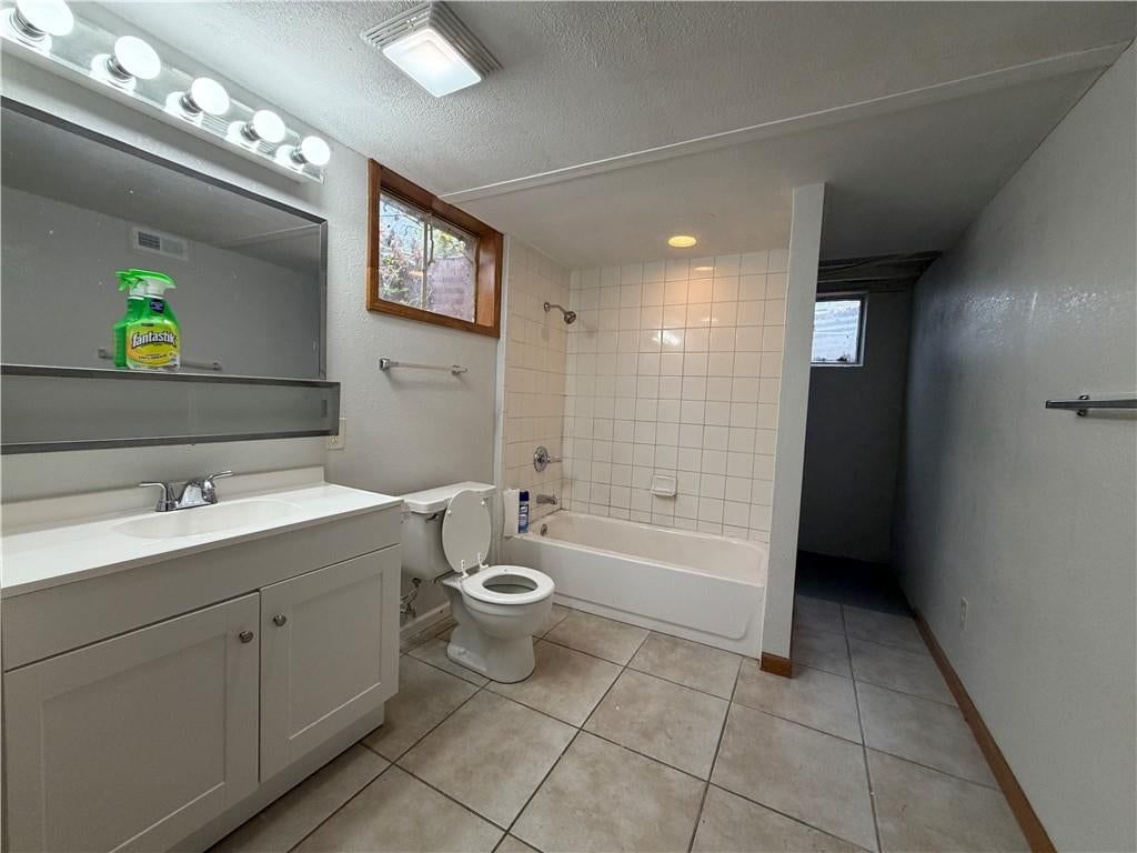 Photo 17 of 21 - 1305 Farview Drive, Independence, MO 64056