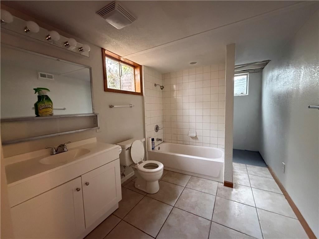 Photo 16 of 21 - 1305 Farview Drive, Independence, MO 64056