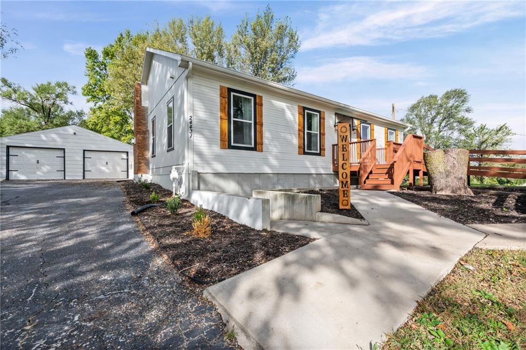 24431 139th Street, Leavenworth, KS: listing photo 2