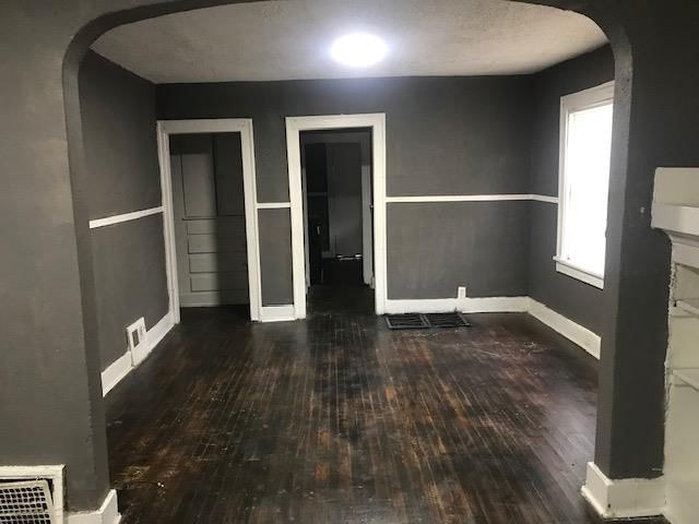 Photo 5 of 15 - 5700 Brooklyn Avenue, Kansas City, MO 64130