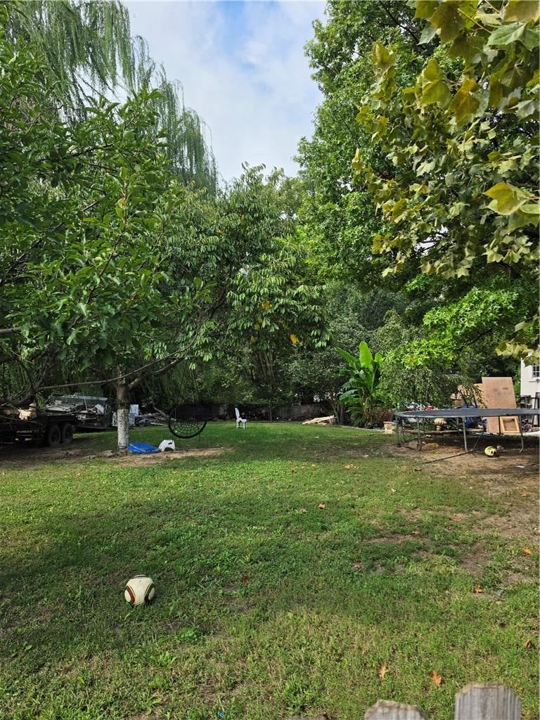 Photo 6 of 7 - 344 S 9th Street