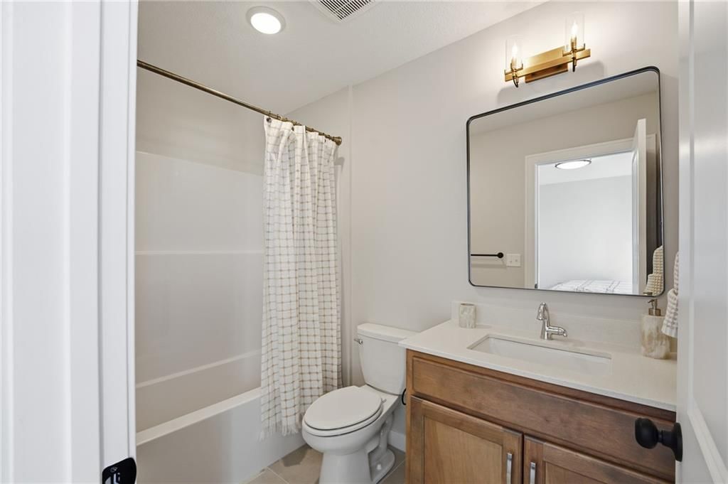 Photo 17 of 29 - 18360 W 195th Street, Spring Hill, KS 66083