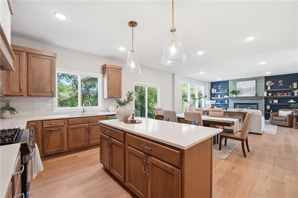 Breakfast nook at 18360 W 195th Street, Spring Hill, KS 66083
