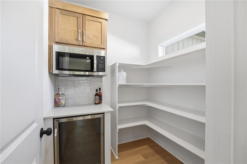 Photo 12 of 29 - 18360 W 195th Street, Spring Hill, KS 66083