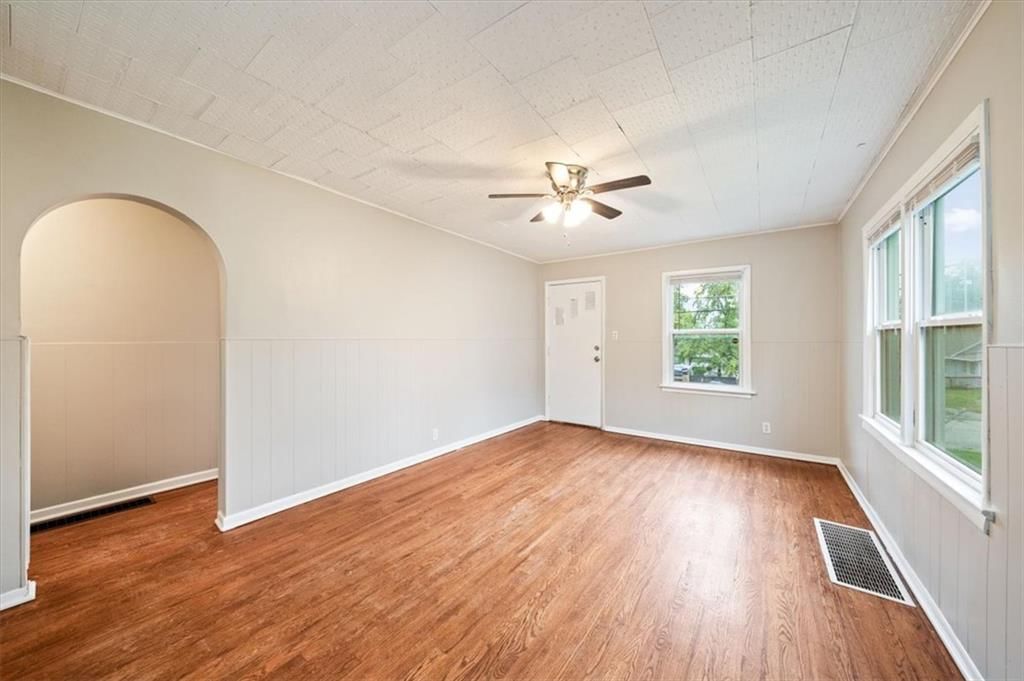 Photo 8 of 17 - 11503 HACKETT Street, Sugar Creek, MO 64054
