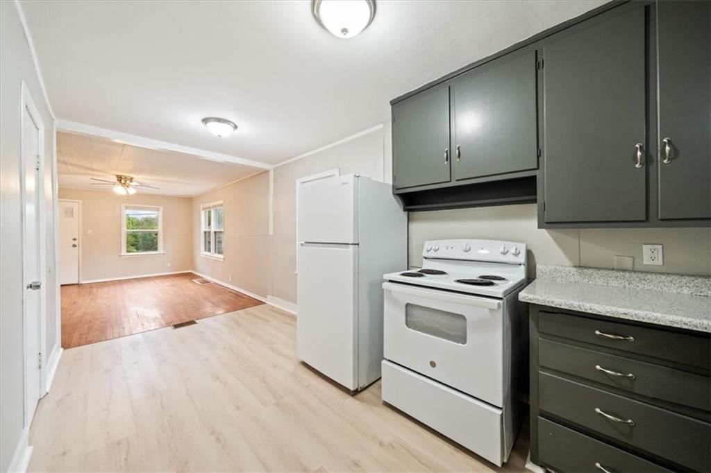 Photo 11 of 17 - 11503 HACKETT Street, Sugar Creek, MO 64054