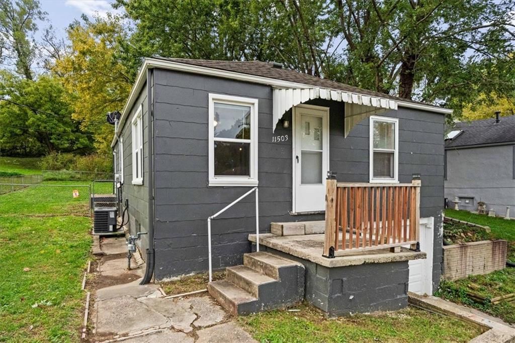 11503 HACKETT Street, Sugar Creek, MO: listing photo 2