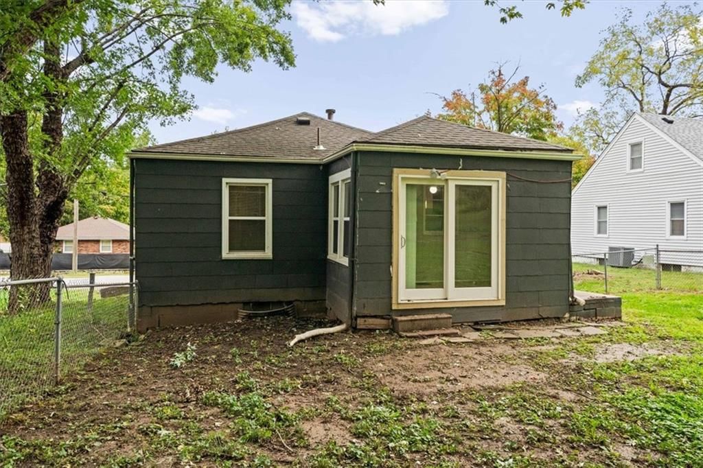 Photo 17 of 17 - 11503 HACKETT Street, Sugar Creek, MO 64054