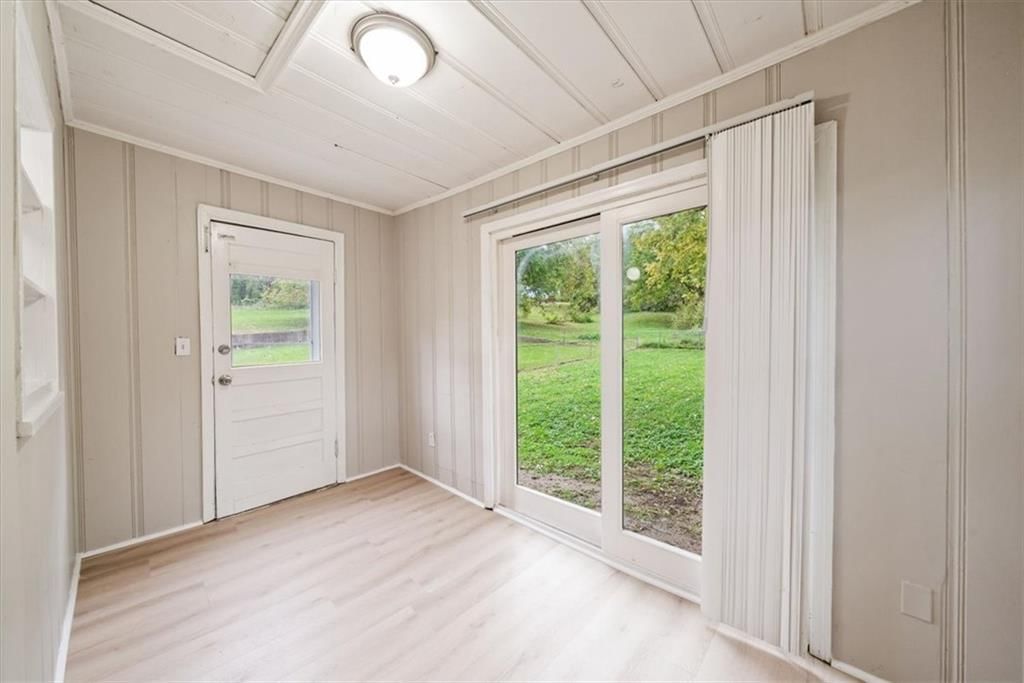 Photo 12 of 17 - 11503 HACKETT Street, Sugar Creek, MO 64054