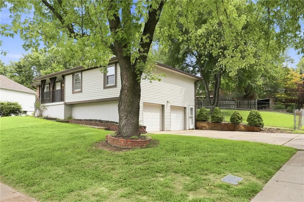1601 N Glen Ellyn Street, Independence, MO: listing photo 2