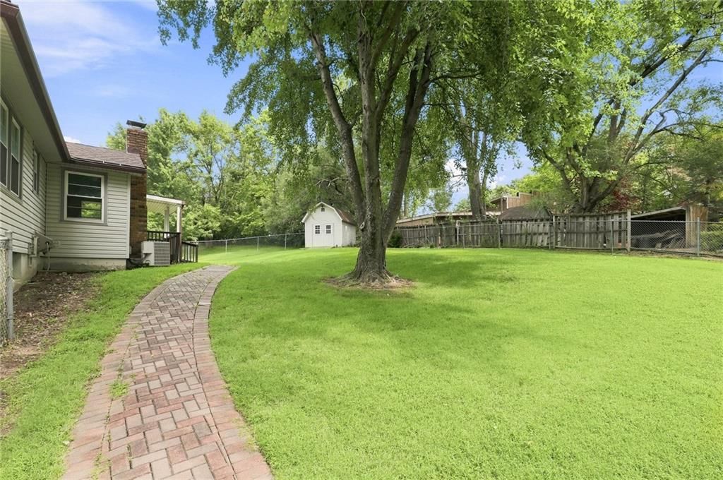 1601 N Glen Ellyn Street, Independence, MO: listing photo 3