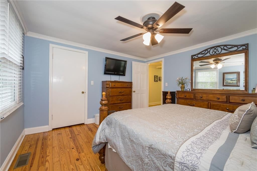 Photo 18 of 55 - 400 NW Frances Road, Lee's Summit, MO 64063