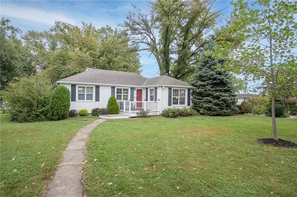 Photo 6 of 55 - 400 NW Frances Road, Lee's Summit, MO 64063