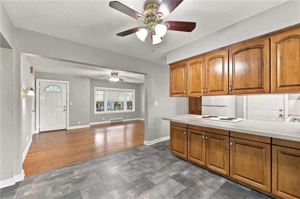 Photo 8 of 46 - 10601 E Sheley Road, Independence, MO 64052