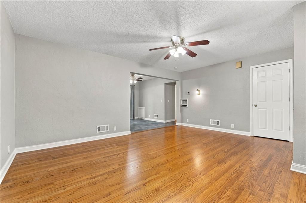10601 E Sheley Road, Independence, MO: listing photo 3