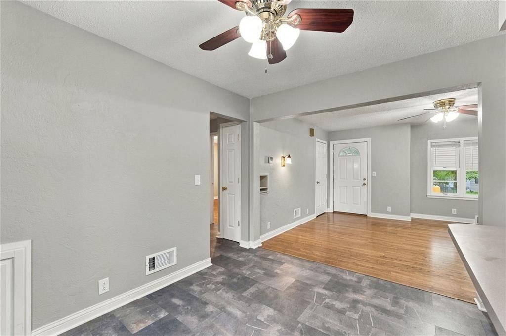 Photo 9 of 46 - 10601 E Sheley Road, Independence, MO 64052