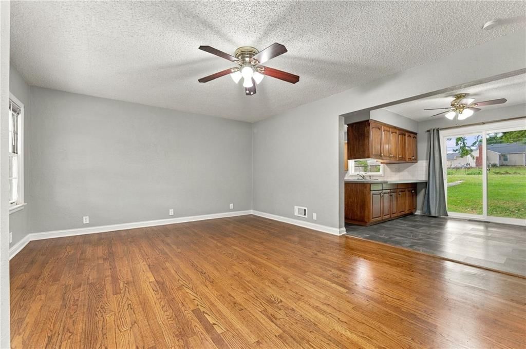 10601 E Sheley Road, Independence, MO: listing photo 2