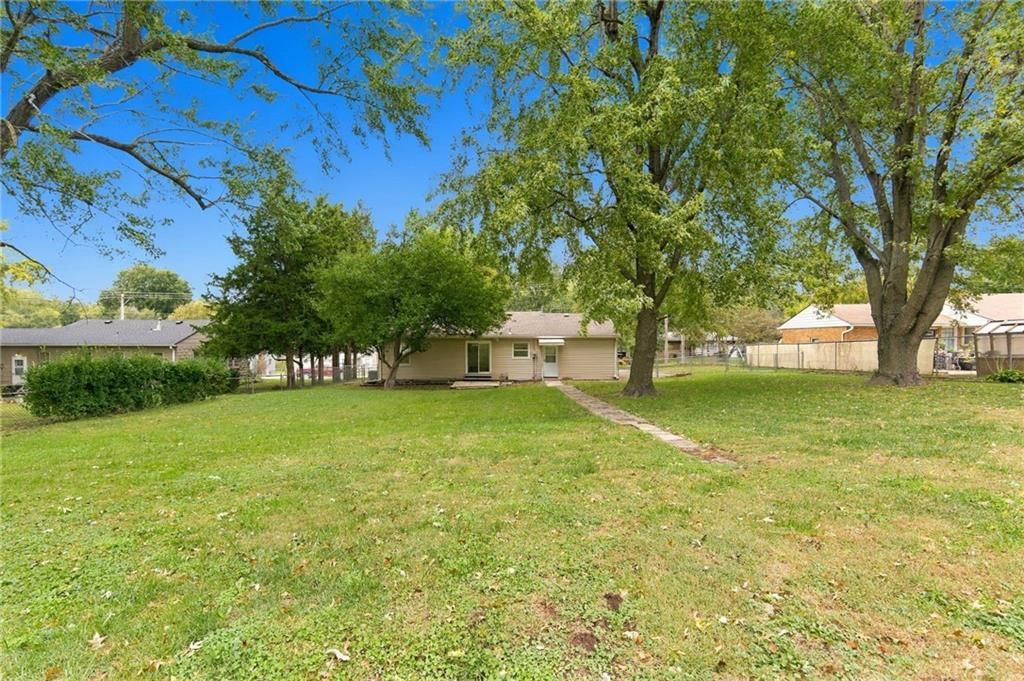 Photo 32 of 46 - 10601 E Sheley Road, Independence, MO 64052